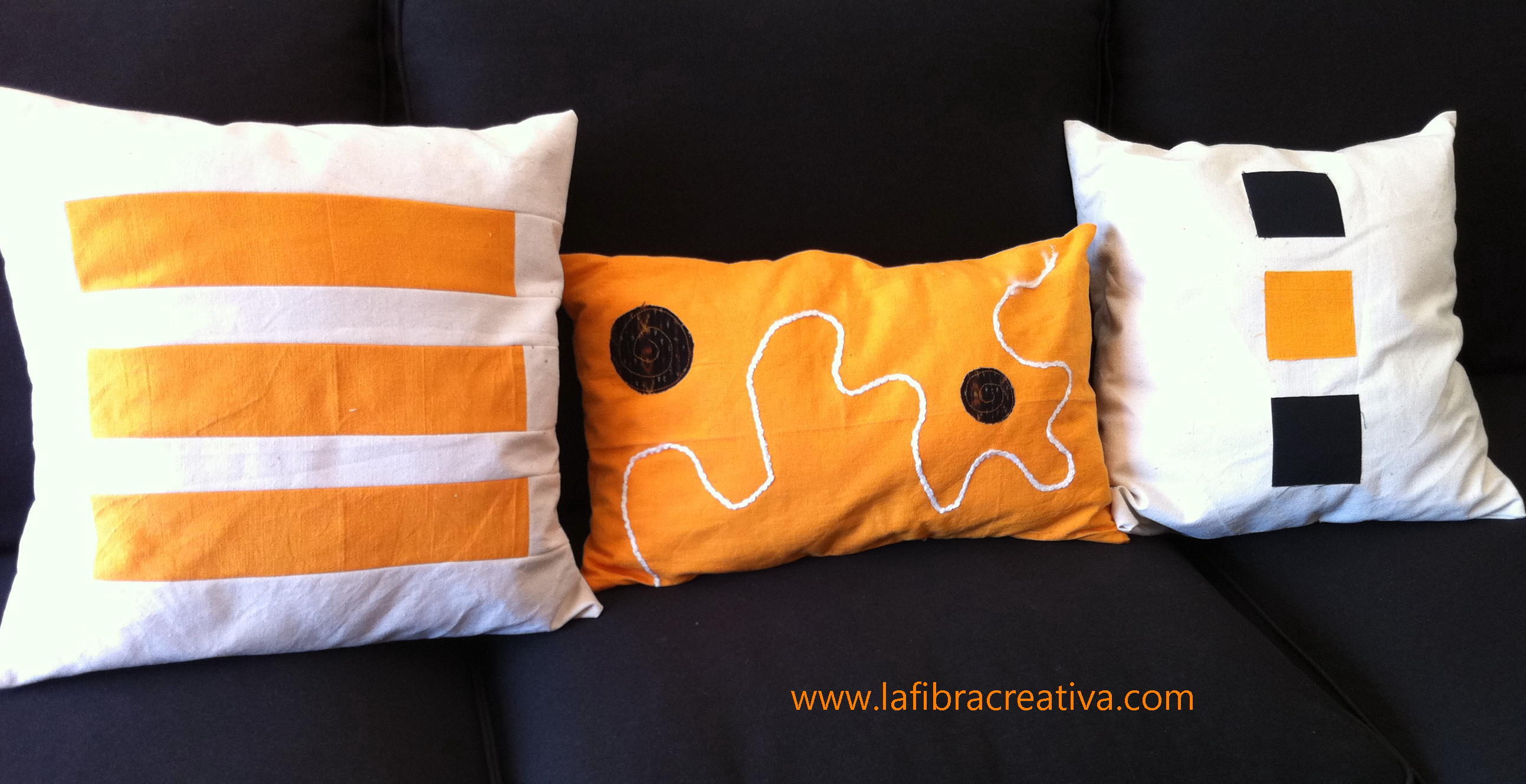 Cojines patchwork moderno en blanco, naranja y negro